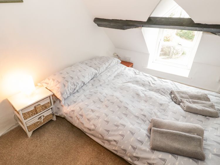 Bron Heulog Cottage, listing photograph 11
