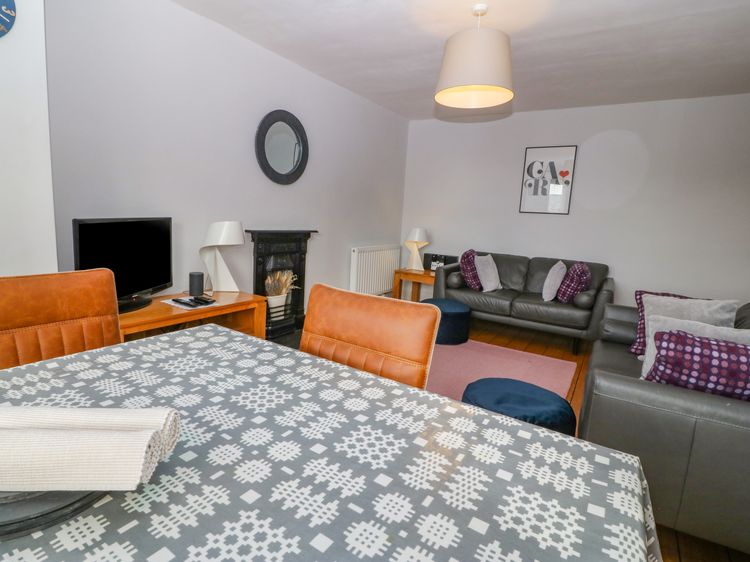 Y Castell Apartment 3, listing photograph 5