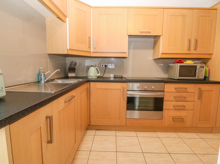 Y Castell Apartment 3, listing photograph 9
