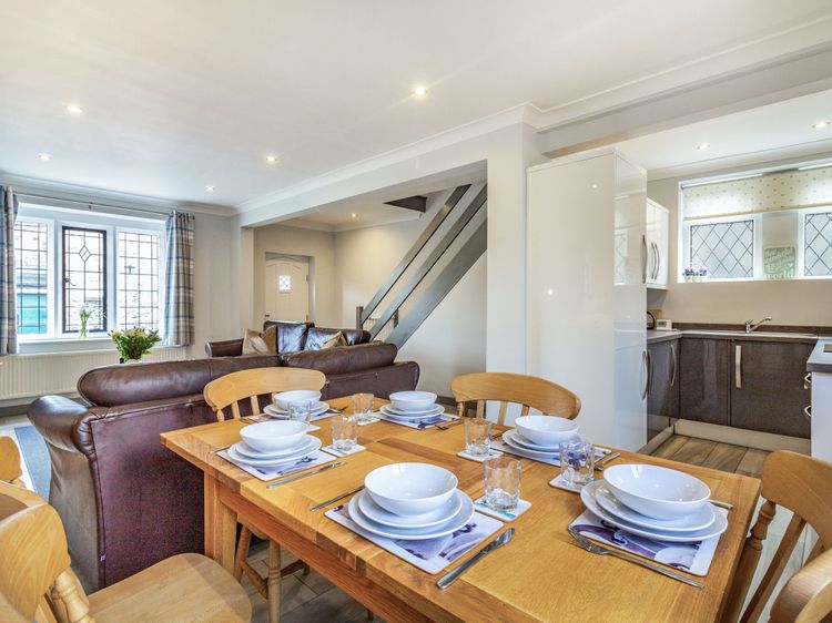 Corner Cottage, listing photograph 4