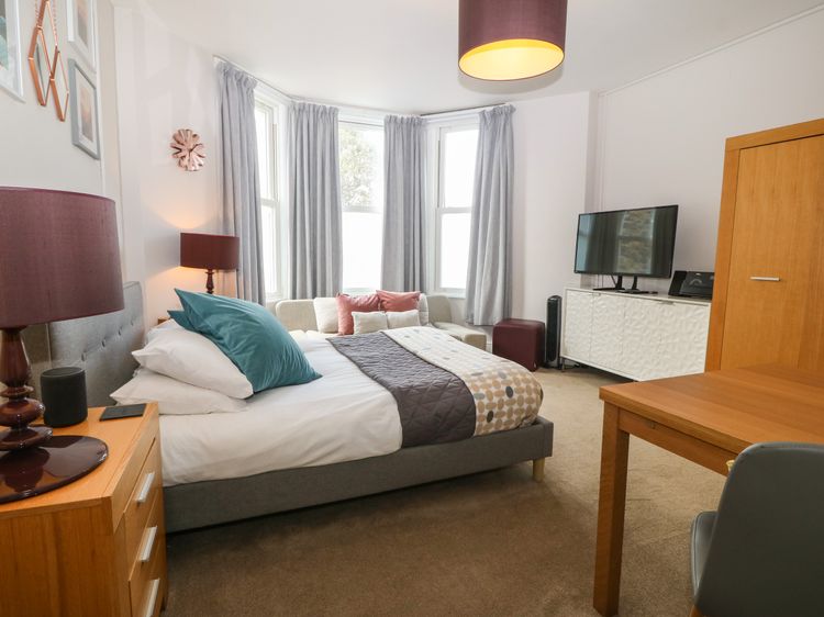 Y Castell Apartment 1, listing photograph 3