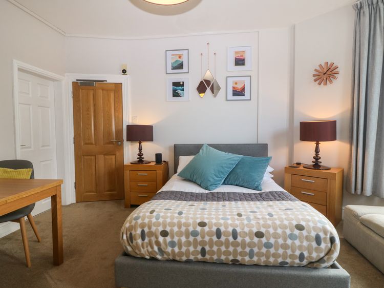 Y Castell Apartment 1, listing photograph 7