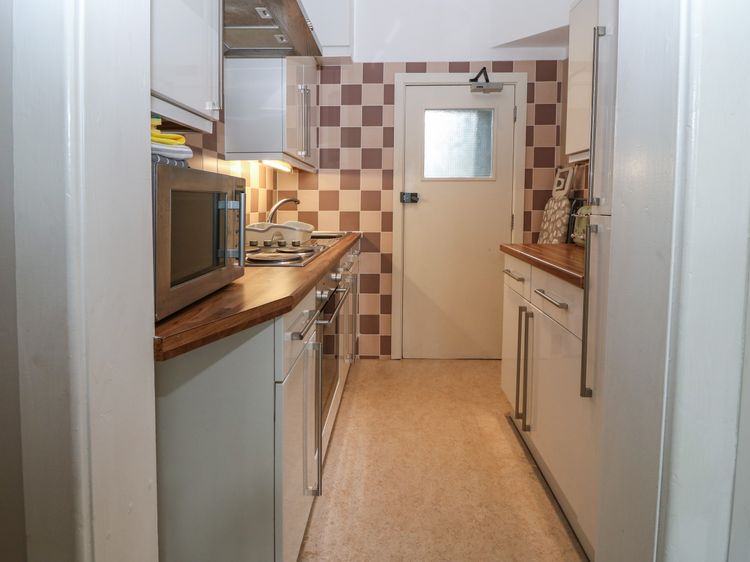 Y Castell Apartment 1, listing photograph 8