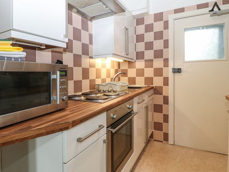 Y Castell Apartment 1, listing photograph 9