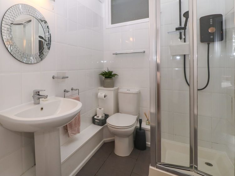 Y Castell Apartment 1, listing photograph 10