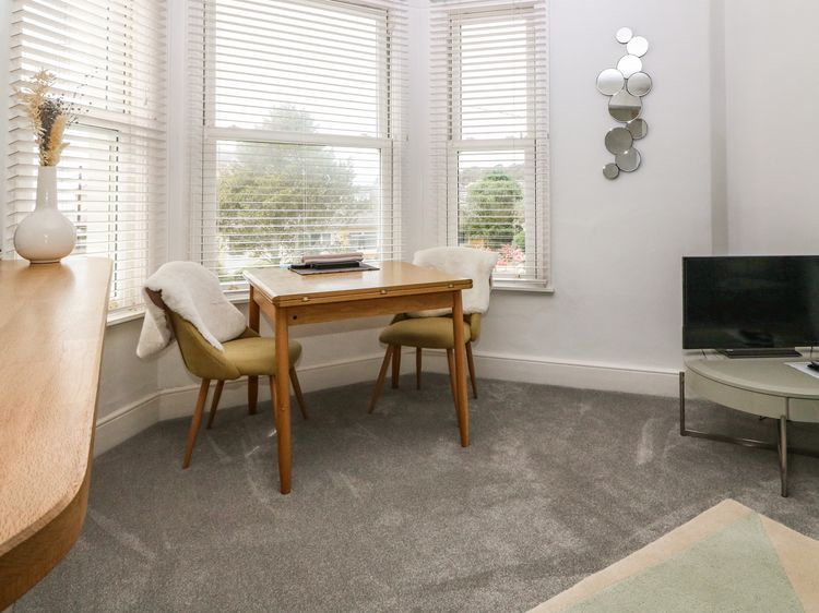Y Castell Apartment 2, listing photograph 3