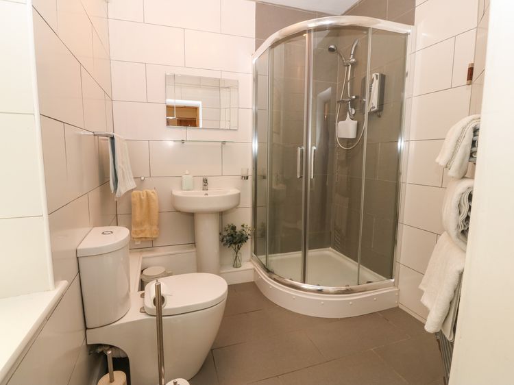 Y Castell Apartment 2, listing photograph 12