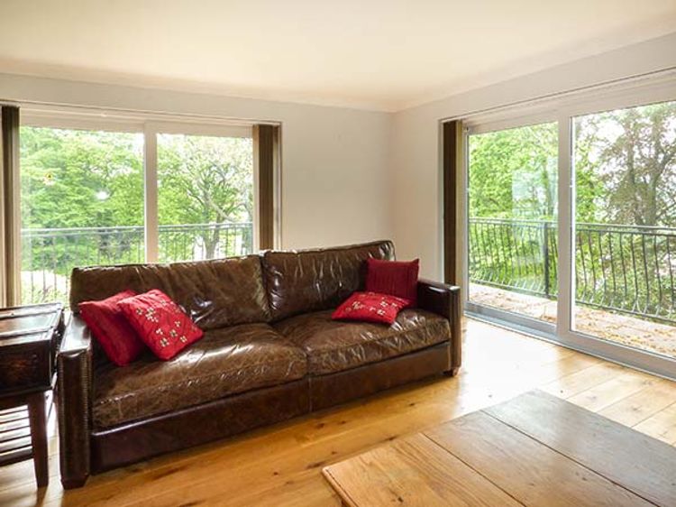 Treetops, listing photograph 7