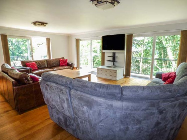Treetops, listing photograph 8