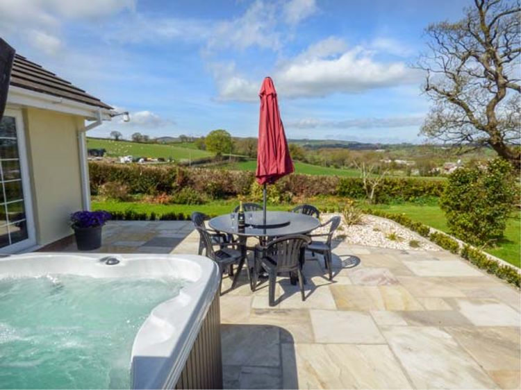 Bryn Tirion, listing photograph 2