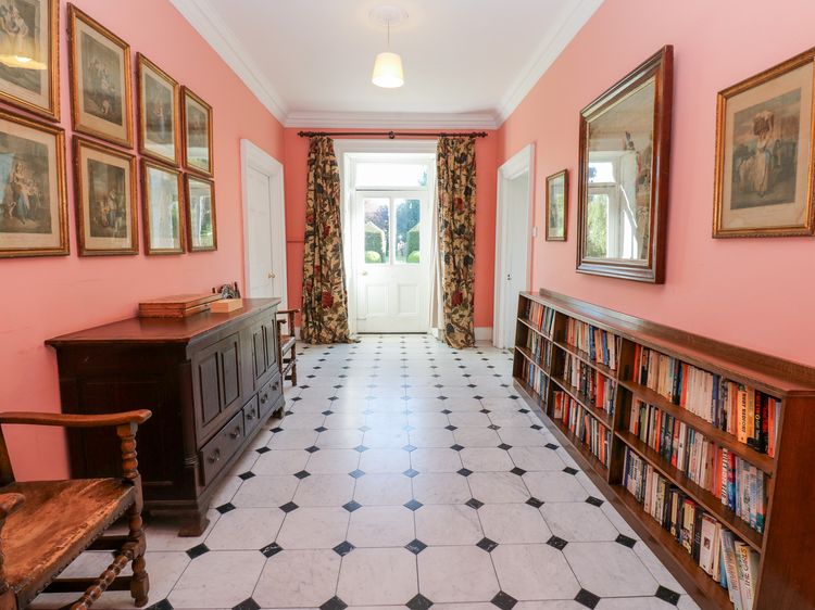 Flanders Hall, listing photograph 5