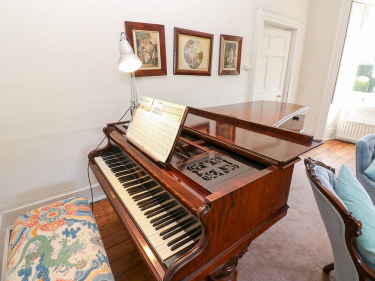 Flanders Hall, listing photograph 9