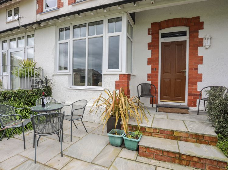 2 Cae Glas, listing photograph 2