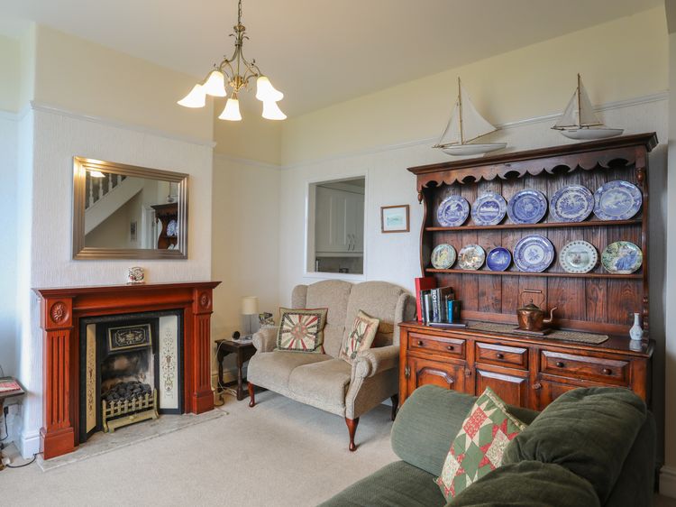 2 Cae Glas, listing photograph 8
