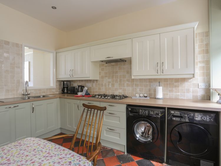 2 Cae Glas, listing photograph 10