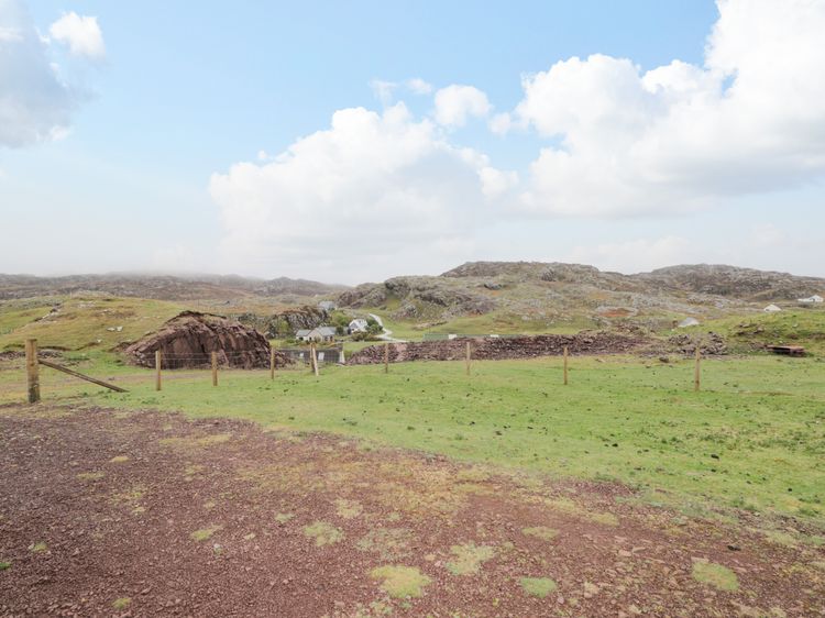 Hilltop, listing photograph 3