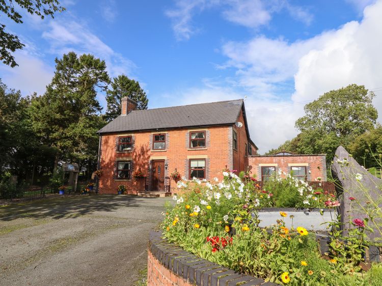 Ty Newydd, listing photograph 4