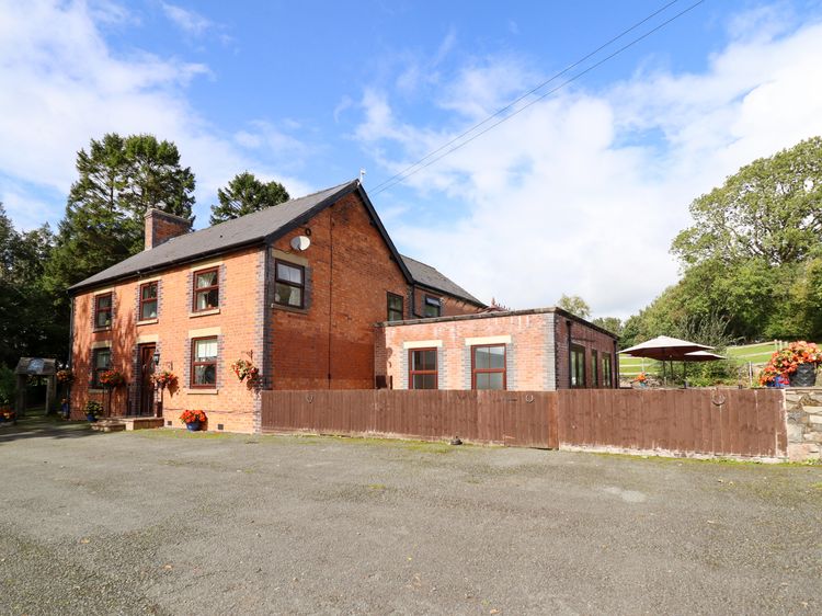 Ty Newydd, listing photograph 5