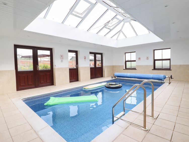 Ty Newydd, listing photograph 6