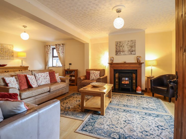 Ty Newydd, listing photograph 7