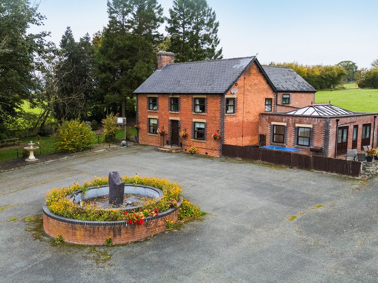 Ty Newydd, listing photograph 2