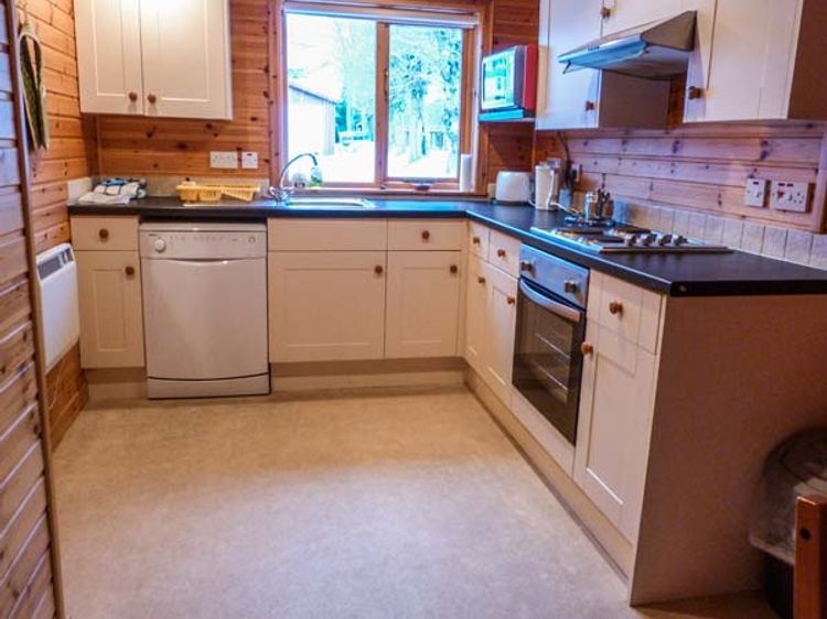 Strathavon Chalet, listing photograph 3