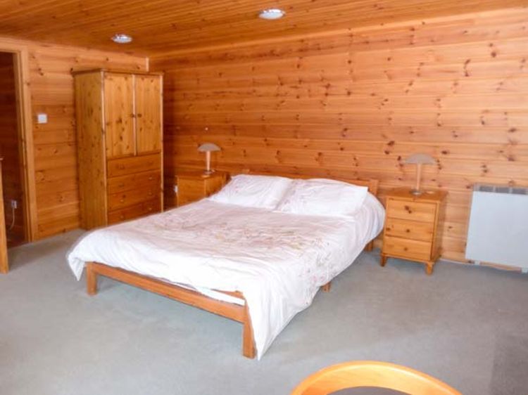 Strathavon Chalet, listing photograph 4