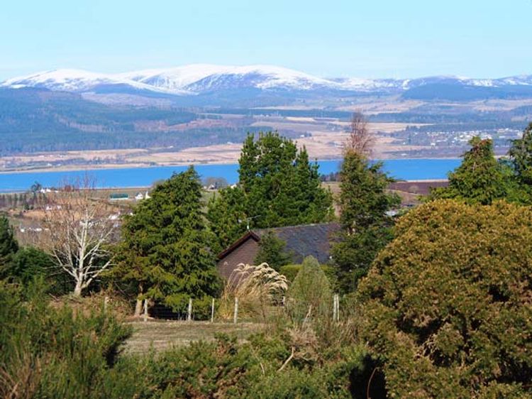 Pine Lodge, listing photograph 3