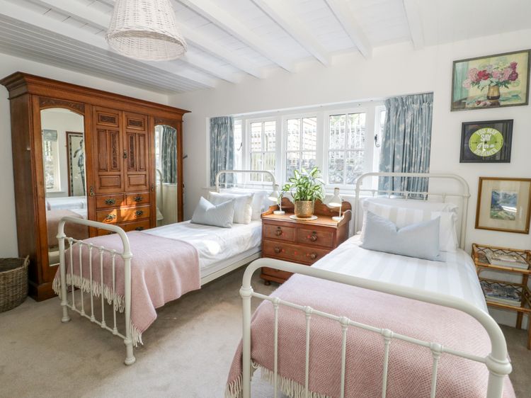 Bronwen Cottage, listing photograph 8