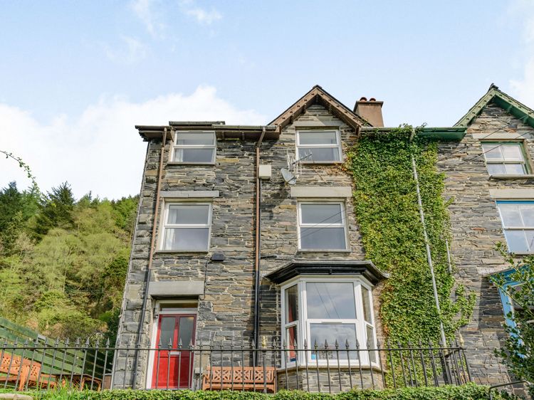 2 Isygraig, listing photograph 2