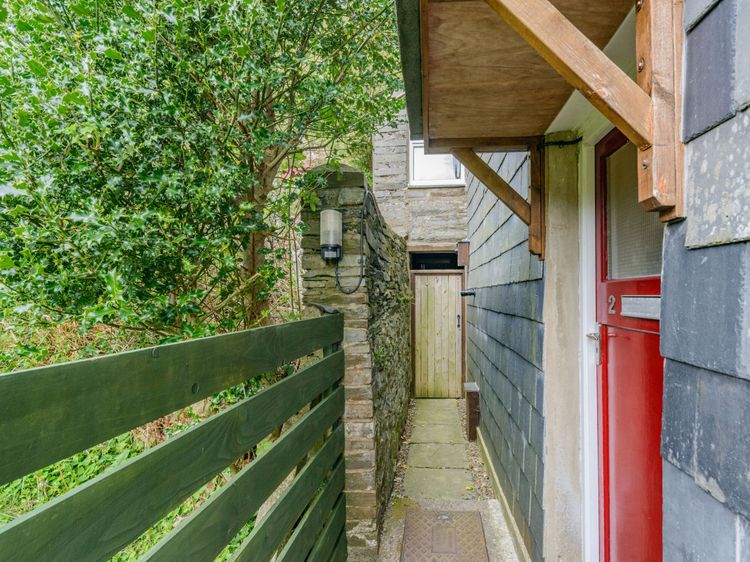 2 Isygraig, listing photograph 3