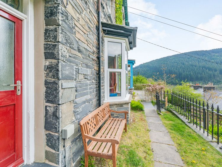 1 Isygraig, listing photograph 2