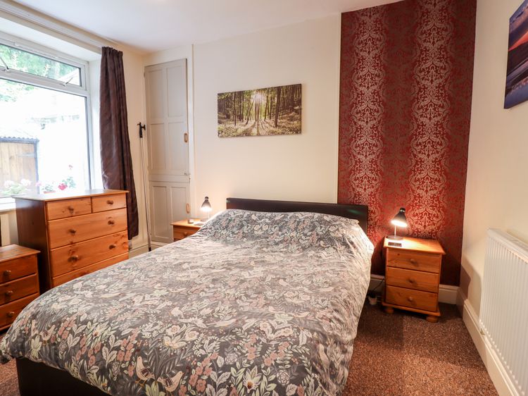 1 Isygraig, listing photograph 12