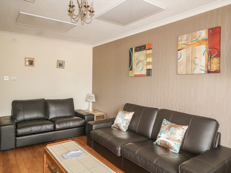 79 Corrour Road, listing photograph 3
