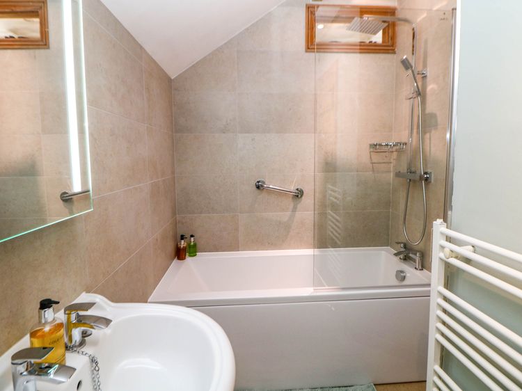 Robin Cottage, listing photograph 11