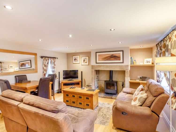 Willow View, listing photograph 3