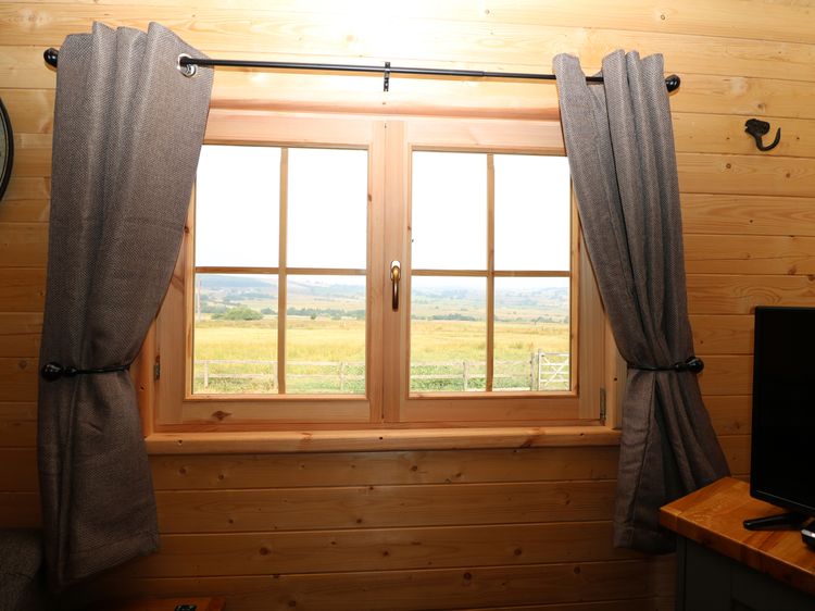The Shooting Lodge, listing photograph 8