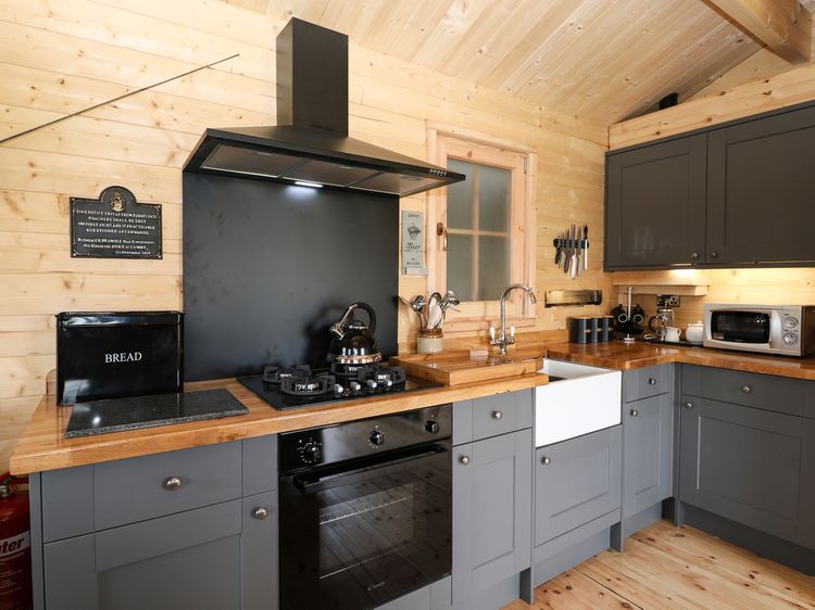 The Shooting Lodge, listing photograph 9