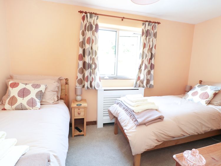 Rose Cottage, listing photograph 12