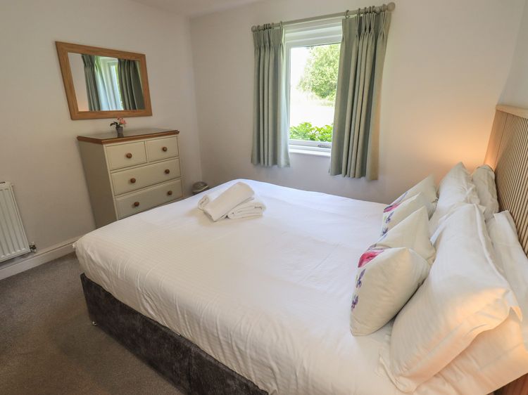 Yew - Woodland Cottages, listing photograph 12