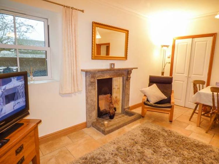 Old Farm House, listing photograph 3