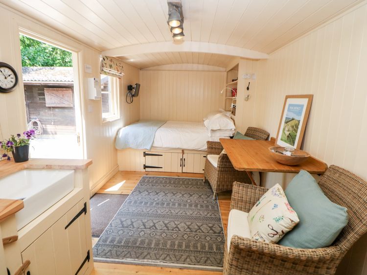 Shepherd's Hut, listing photograph 2