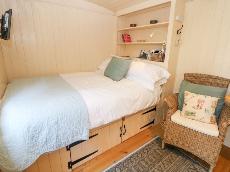 Shepherd's Hut, listing photograph 3