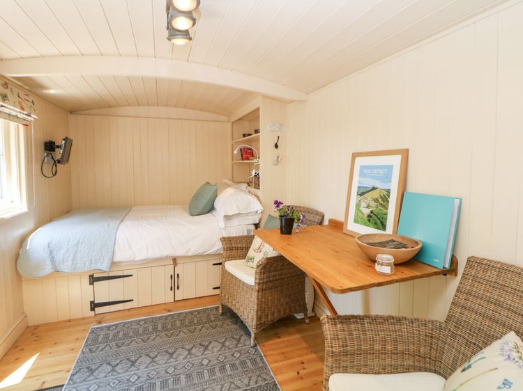 Shepherd's Hut, listing photograph 4