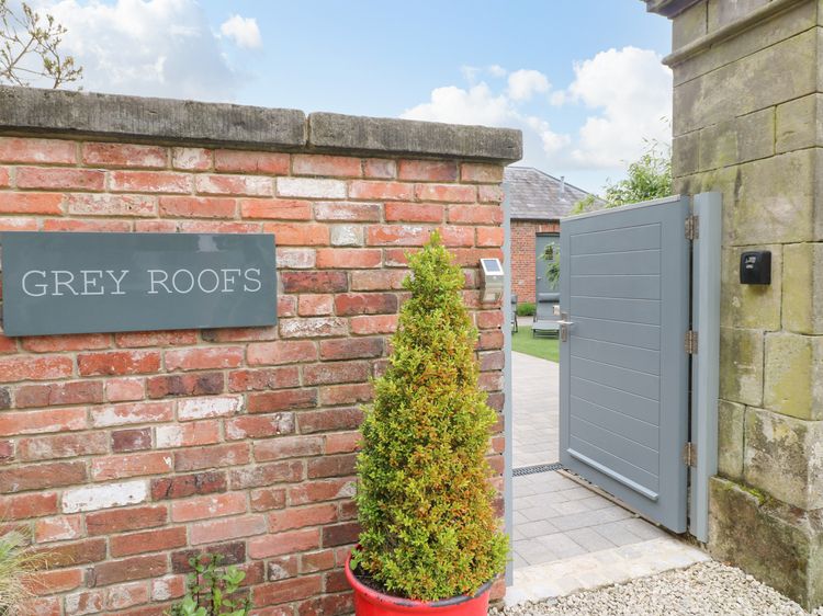 Grey Roofs, listing photograph 3