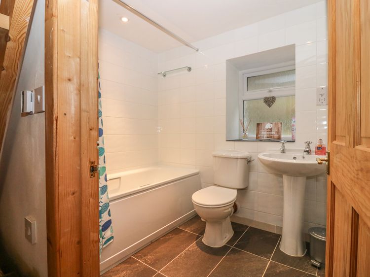 Creag Mhor Cottage, listing photograph 10