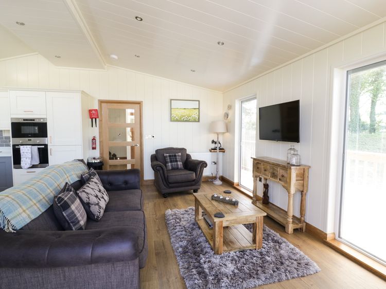 Squirrel Lodge, listing photograph 7