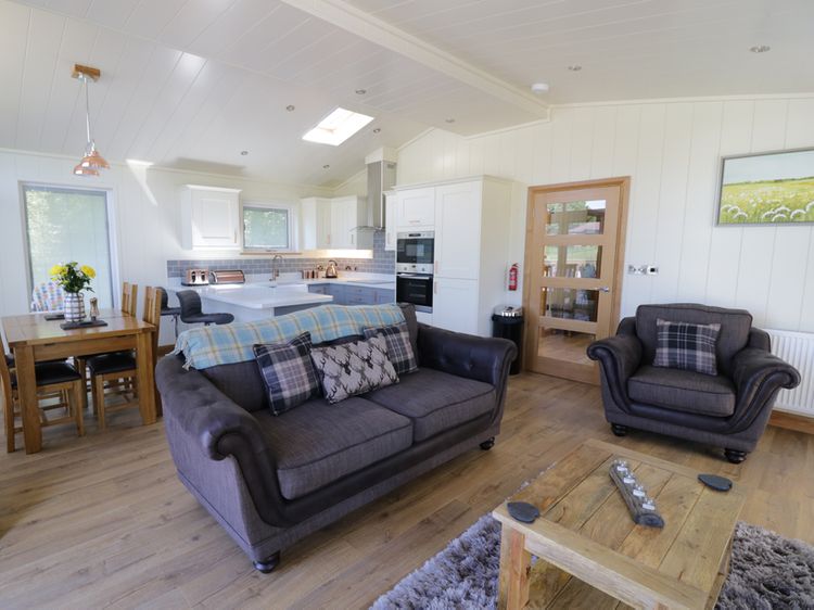 Squirrel Lodge, listing photograph 5