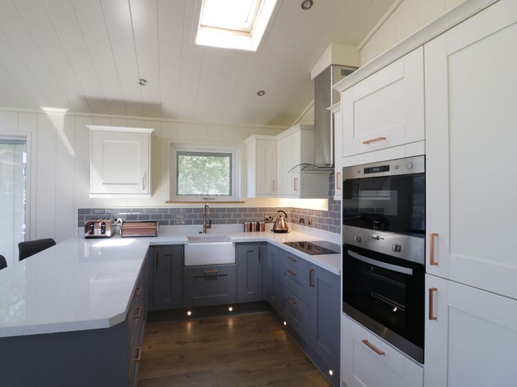 Squirrel Lodge, listing photograph 8