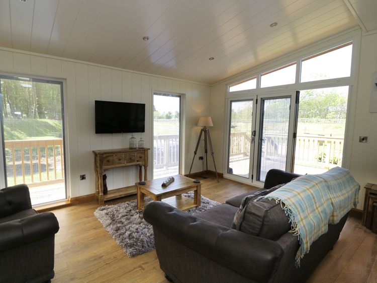 Squirrel Lodge, listing photograph 4